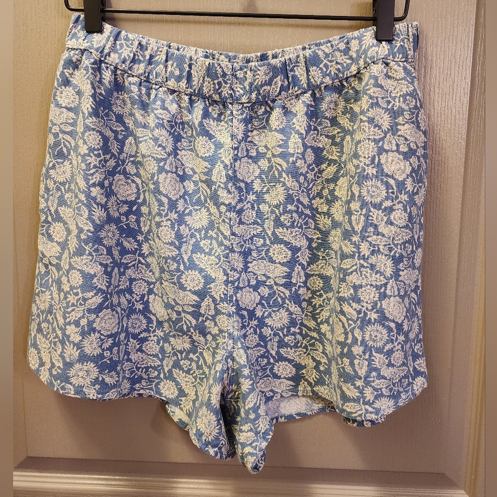 Universal Thread High Waist Blue and White Floral Shorts